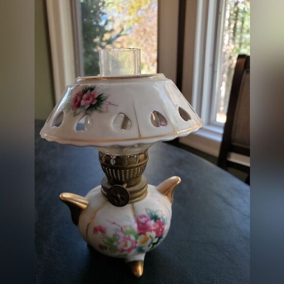 Mid Century Cabbage Rose Mini Oil Lamp - Picture 3 of 6